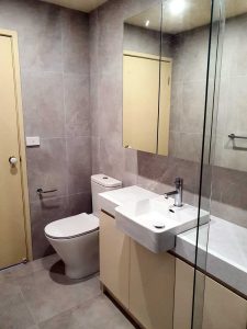bathroom-apartment-renovation-11
