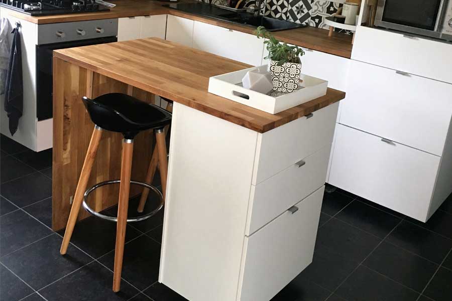 Minimalist kitchen island